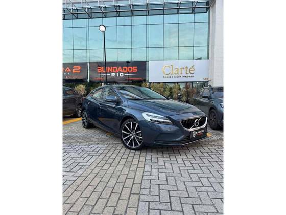 VOLVO V40 2.0 T4 MOMENTUM GASOLINA 4P AUTOMÁTICO